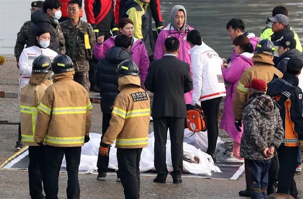 Naufrágio deixa 13 mortos e 2 desaparecidos na Coreia do Sul