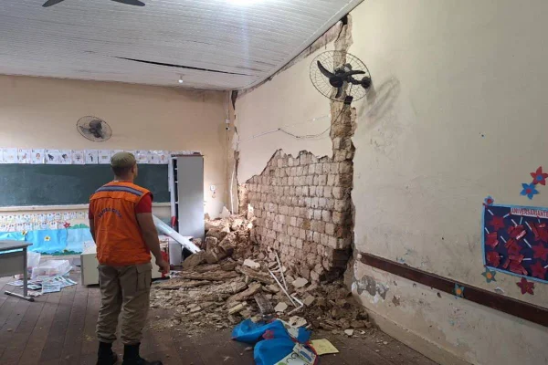 Escola é interditada após desabamento de parede durante chuva em Goiás