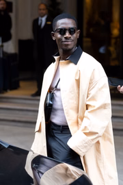 Look escolhido para prestigiar o desfile da Prada no Milão Fashion Week 2024