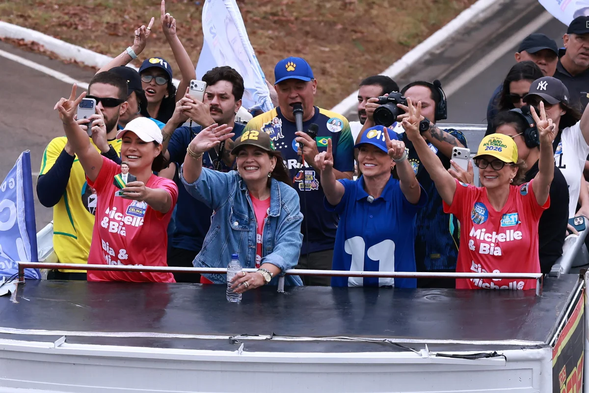 Celina comenta pesquisas recentes durante motociata: “Recebo com humildade”