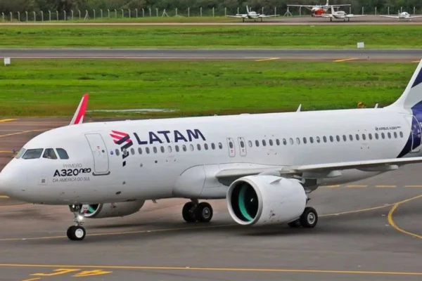 Neste sábado (5/4), o Aeroporto Internacional de Guarulhos, em São Paulo, registrou três colisões com pássaros durante o pouso de aviões - Metrópoles