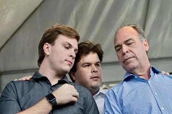Pai e filhos são alvos da Polícia Federal
