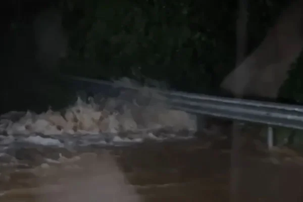 Deslizamento na Região do Camburi. Costa Norte de Ubatuba, litoral de São Paulo