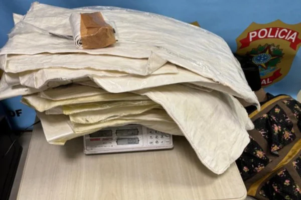 Foto colorida de 13kg de cocaína apreendidas
