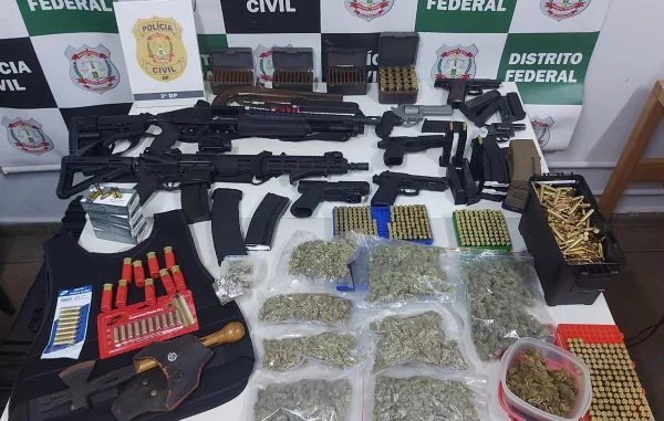 Imagem colorida de armas