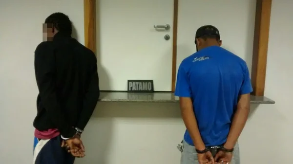 Dupla é presa por roubo a pedestre em Ceilândia