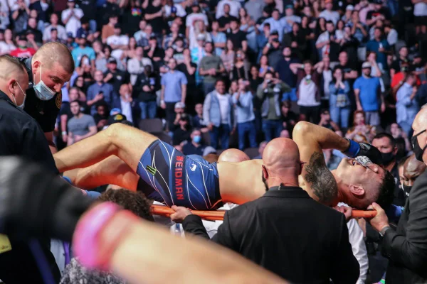 Chris Weidman quebra a perna em chute igual ao de Anderson Silva; veja