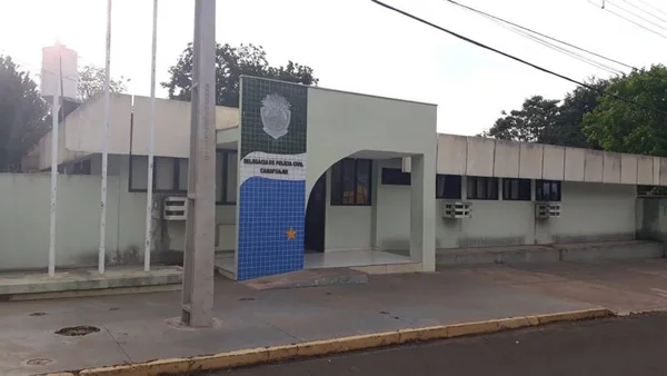 Idoso de 80 anos tenta agredir vizinha e apanha com cabo de rodo