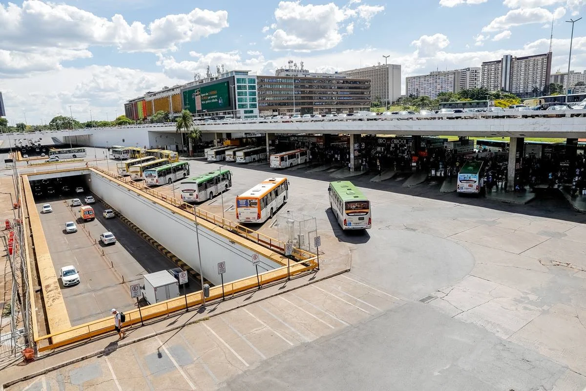 Linhas de ônibus terão reforço no domingo sem circulação do Metrô no DF