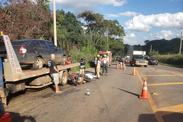 Acidente entre guincho e moto deixa dois mortos em rodovia do DF