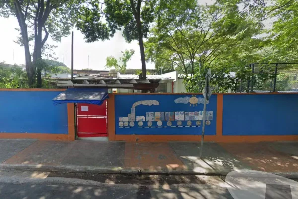 Fachada da Emei Antônio Bento, em São Paulo. Pai acionou a PM após filha de 4 anos desenhar orixá. - Metrópoles