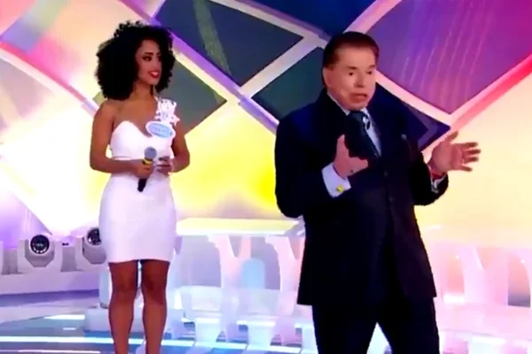 Interrompida por Silvio Santos, cantora termina música na web