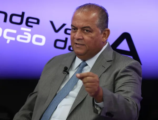 Senador Eduardo Gomes traz alertas sobre relação direito autoral e IA