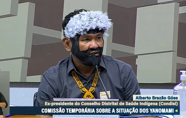 indígena yanomami em plenário do senado - metrópoles