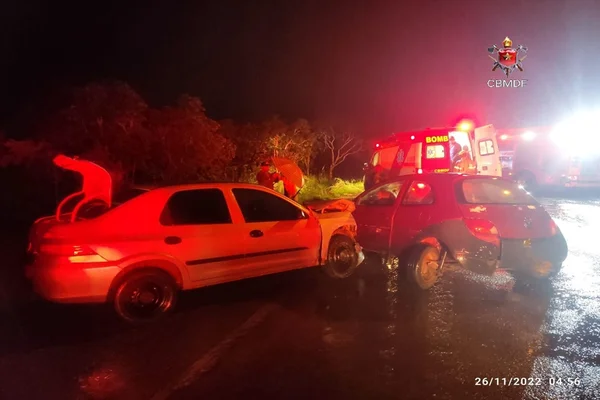 Acidente DF-128 colisão entre três carros