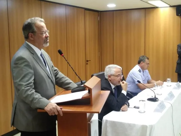 Ex-ministro da Defesa: “É hora de reagir, antes que seja tarde”