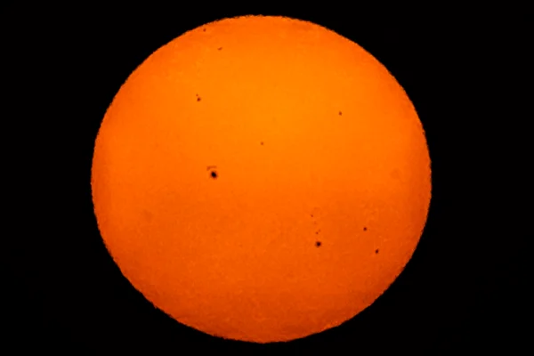 Imagem colorida do Sol - Metrópoles