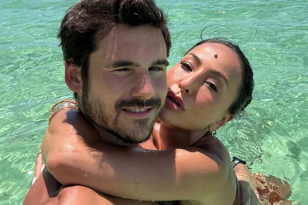 Sabrina e Nicolas estão curtindo uma viagem de lua de mel pelas ilhas Seychelles
