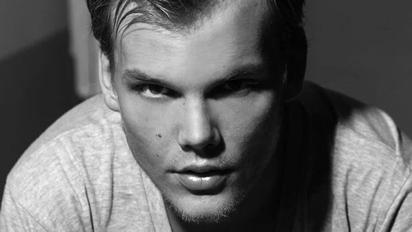 Avicii anuncia que não sairá mais em turnê e dá telefone para os fãs