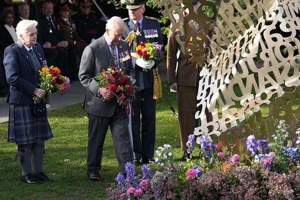 imagem colorida rei charles iii memorial lgbt