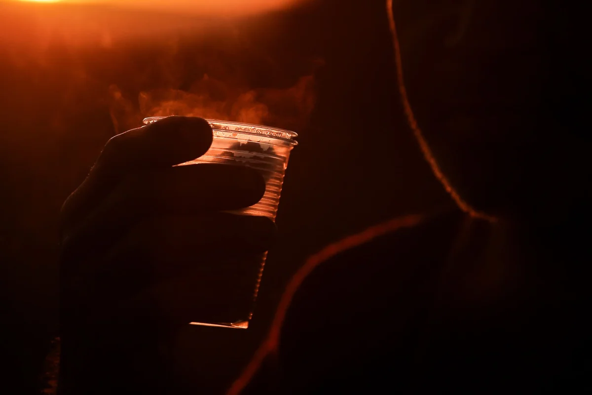 Trabalhadores começam a semana enfrentando frio intenso Trabalhadores começam a semana enfrentando frio intenso