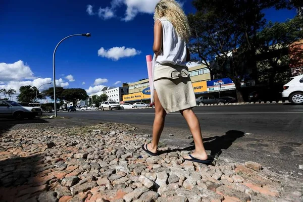 Sem liberar emendas, governo federal paralisa obras no DF e país afora