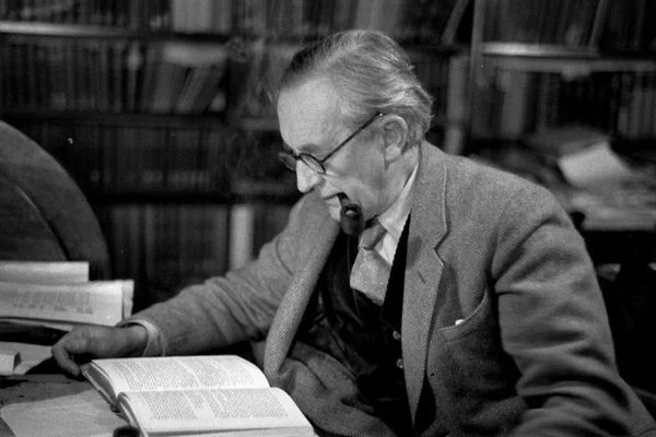 Versão em português de clássico de Tolkien tem lançamento em Brasília