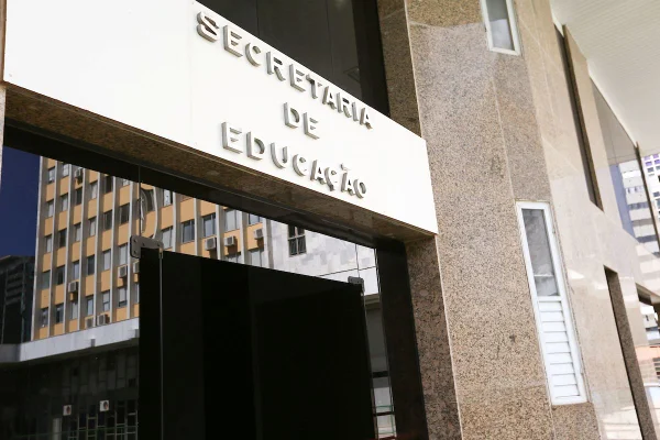 Servidores da Educação do DF têm até 31/12 para participar de pesquisa