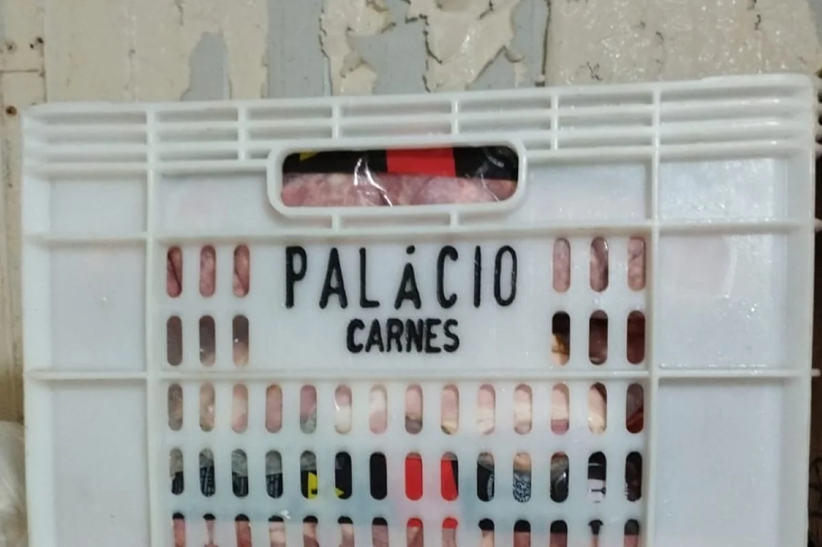 Açougue vendia carnes podres no interior Açougue vendia carnes podres no interior
