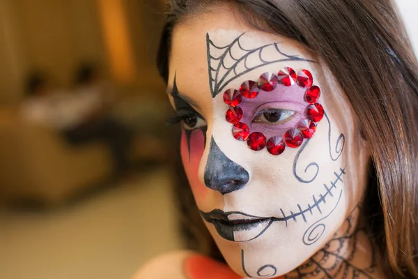 Paulo Rogério investe em cores fortes para o Halloween