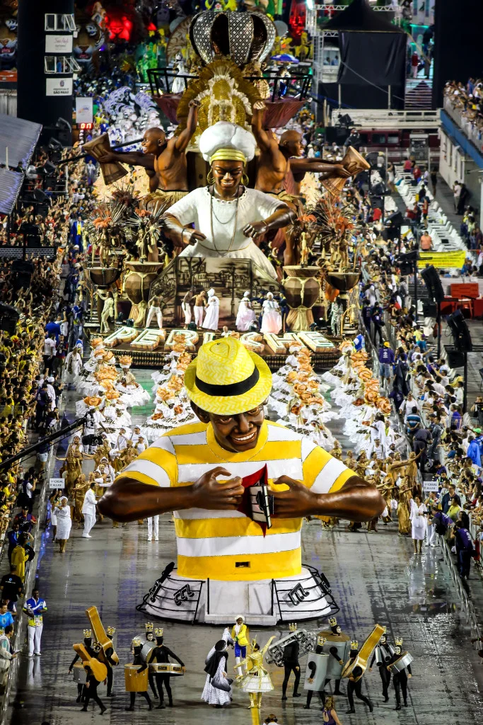 Veja imagens do desfile de sábado no Sambódromo do Anhembi, em São Paulo - imagem 3 Veja imagens do desfile de sábado no Sambódromo do Anhembi, em São Paulo - imagem 3