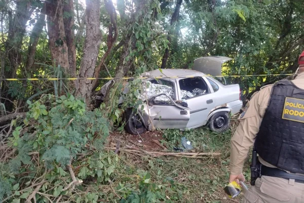 Imagem colorida, Acidente em rodovia do PR deixa 3 jovens mortos; veículo saiu da pista - Metrópoles