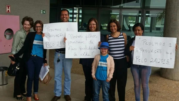 CCJ da Câmara aprova projeto que reduz jornada de servidor que cuida de parente com deficiência