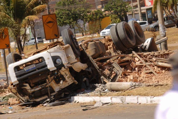 MPDFT denuncia caminhoneiro por acidente que matou motociclista