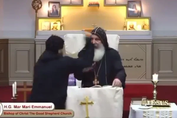 Momento do ataque contra líder religioso na Austrália - Metrópoles