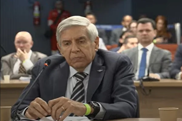 imagem colorida do general Heleno