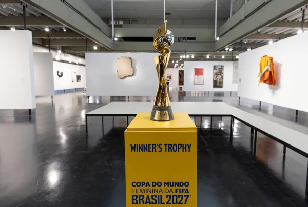 Taça da Copa do Mundo Feminina no Museu de Arte Moderna, no Rio de Janeiro