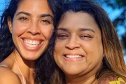Bela Gil e Preta Gil posam juntas e sorridentes para as redes sociais