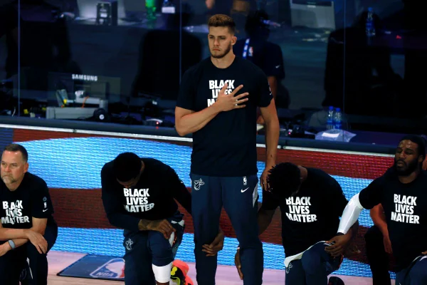 Jogador da NBA é multado em R$ 275 mil por comentário antissemita