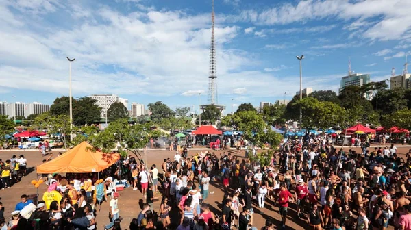 Confira um roteiro de lugares onde comer pertinho dos blocos de rua