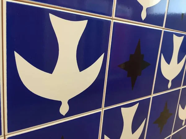 Exposição em homenagem a Athos Bulcão inaugura nova galeria na capital