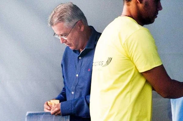 Rollemberg diz que não vai pagar o reajuste dos servidores este ano