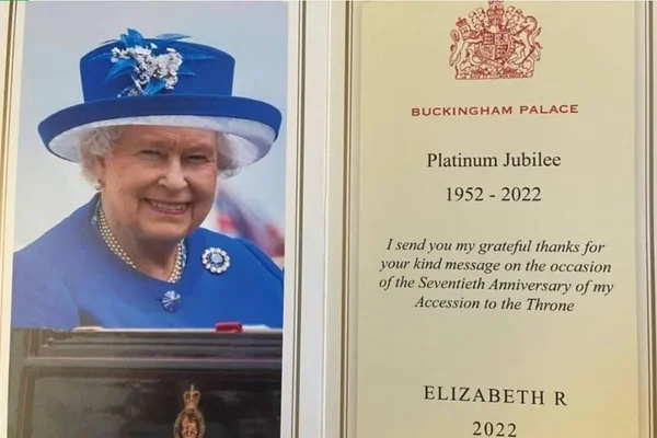 Alunos de colégio em Minas Gerais recebem carta da rainha Elizabeth II