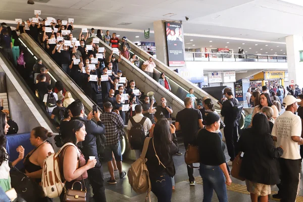 Candidato a federal participa de ato contra Moraes no DF. “Toga sem coroa” - destaque galeria Candidato a federal participa de ato contra Moraes no DF. “Toga sem coroa” - destaque galeria