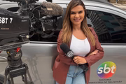 Aline Galdino durante uma cobertura
