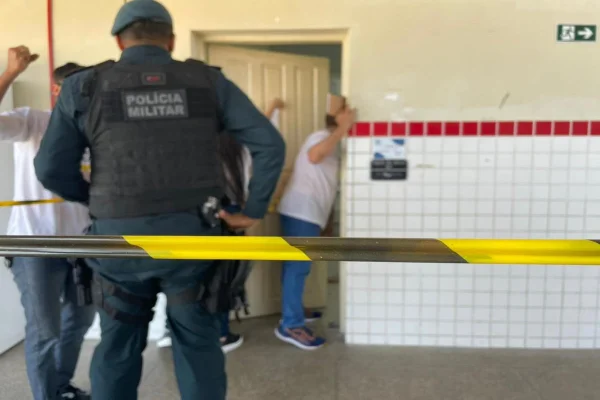 Imagem colorida de homem baleado por pm - Metrópoles