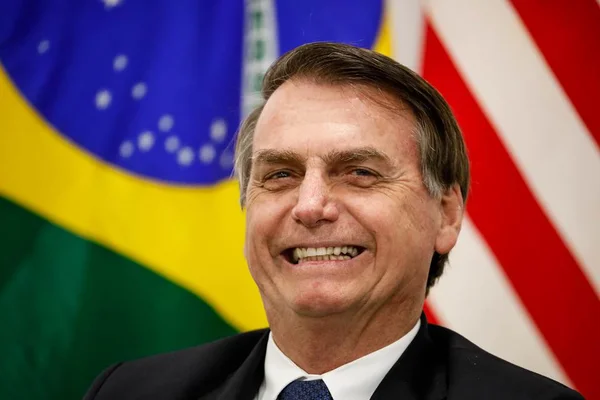 Bolsonaro confirma ida a Brasil x Argentina pela Copa América