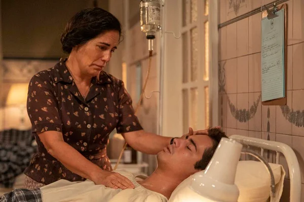 Éramos Seis: Gloria Pires confirma talento e abrilhanta remakes
