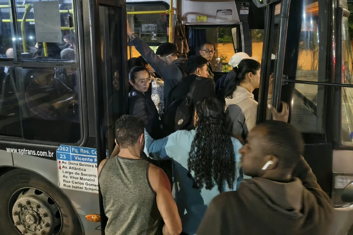 Ônibus na zona sul de São Paulo Ônibus na zona sul de São Paulo
