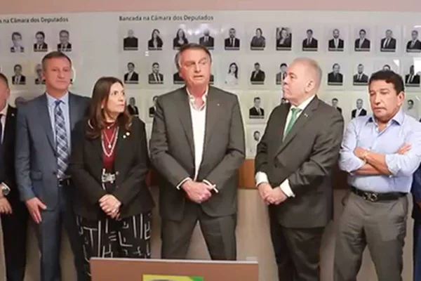 Vídeo. Bolsonaro debocha de bloqueio de contas: “Vou ver se Valdemar me paga”